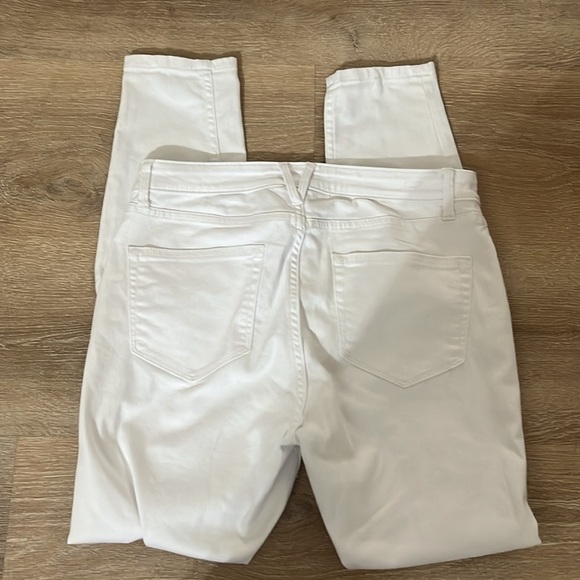 Vineyard Vines High Rise Skinny White Denim(106) - Picture 2 of 8